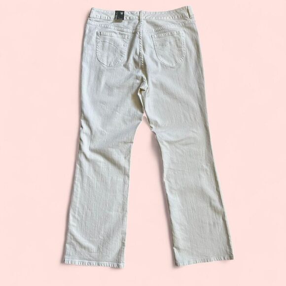NWT Chico’s White Straight Leg Jeans Size 3 (XL - 16) - Minimalist Summer Pants - Picture 3 of 8
